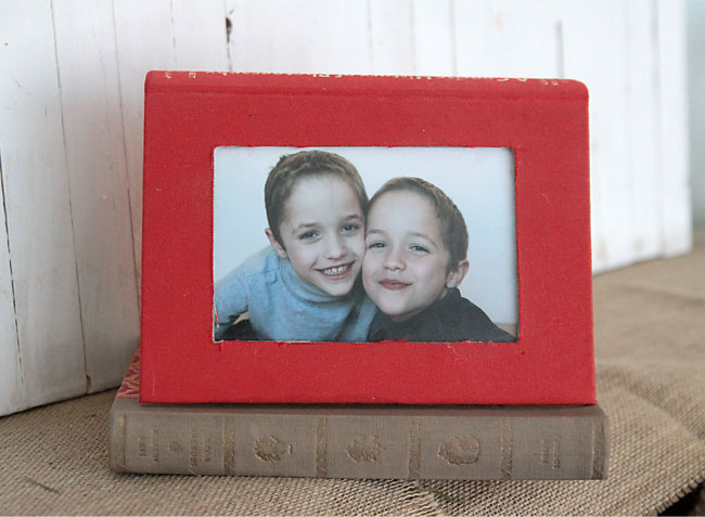 how to make an awesome photo frame out of a favorite book