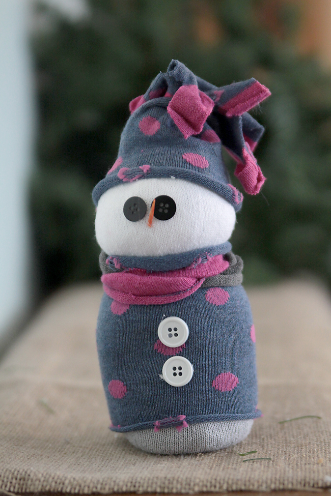 sock-snowmen-how-to-make-tutorial