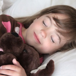 http://www.itsalwaysautumn.com/wp-content/uploads/2015/03/tips-ideas-how-to-get-little-kids-to-go-to-bed-at-night-stay-in-bed-300x300.jpg