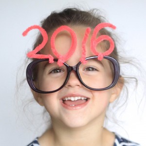 http://www.itsalwaysautumn.com/wp-content/uploads/2015/12/new-years-eve-kids-family-celebrate-ideas-fun-games-treats-activities-things-to-do-easy-countdown-32-300x300.jpg