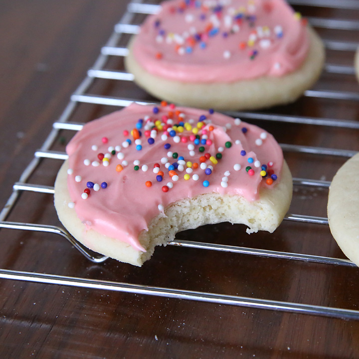 How do you make decorating frosting for cookies?