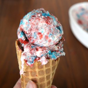 http://www.itsalwaysautumn.com/wp-content/uploads/2016/06/red-white-and-blue-ice-cream-fourth-4th-of-july-easy-no-churn-recipe-cake-7-300x300.jpg