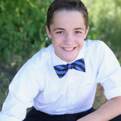 10 easy photo poses for boys to help you take great pictures