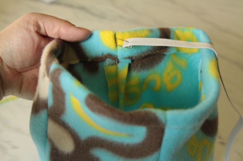 Using safety pin to thread elastic into waistband