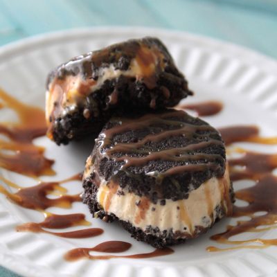 Oreo Ice Cream Sandwiches {TGI Friday’s Oreo Madness Copycat Recipe}