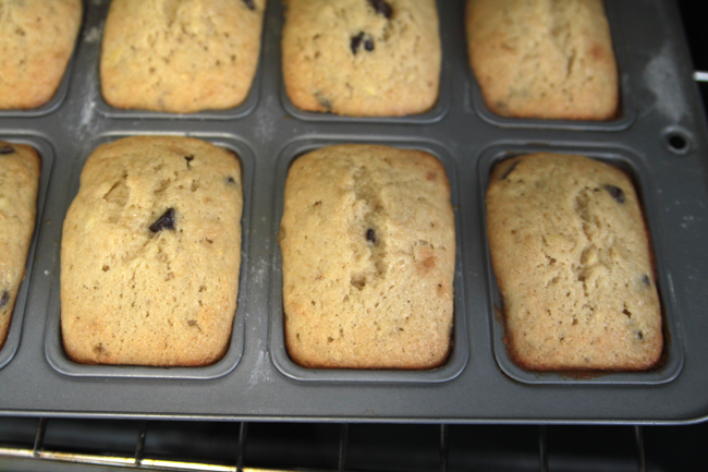 mini loaves of banana bread in mini loaf tin