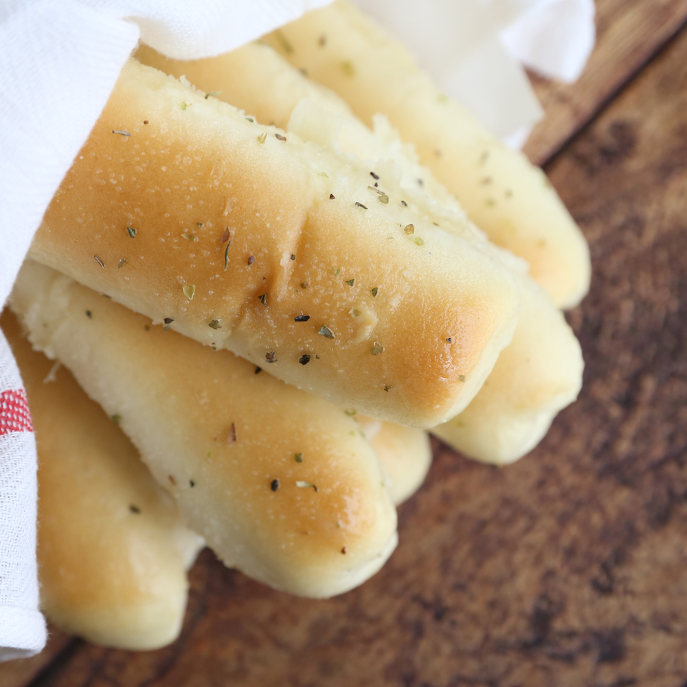 This copycat recipe for Olive Garden breadsticks is even better than the original! These soft garlic breadsticks are absolute heaven.