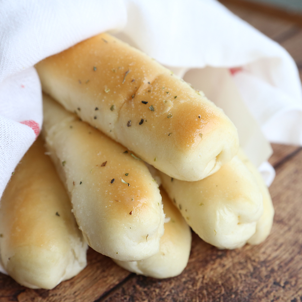 Garlic breadsticks like the Olive Garden