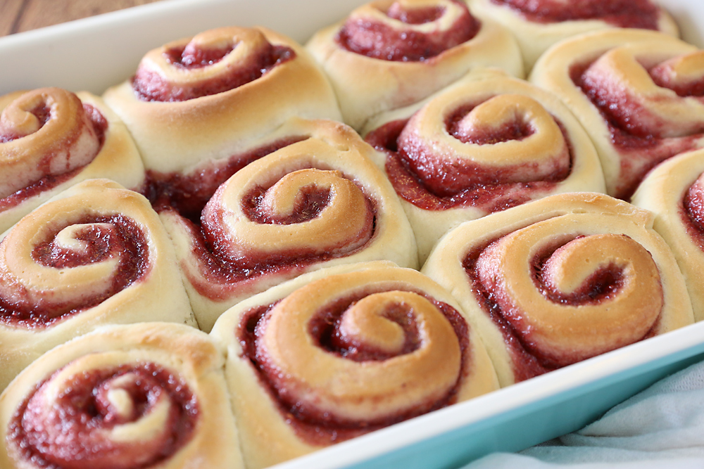 Baked raspberry sweet rolls in a pan