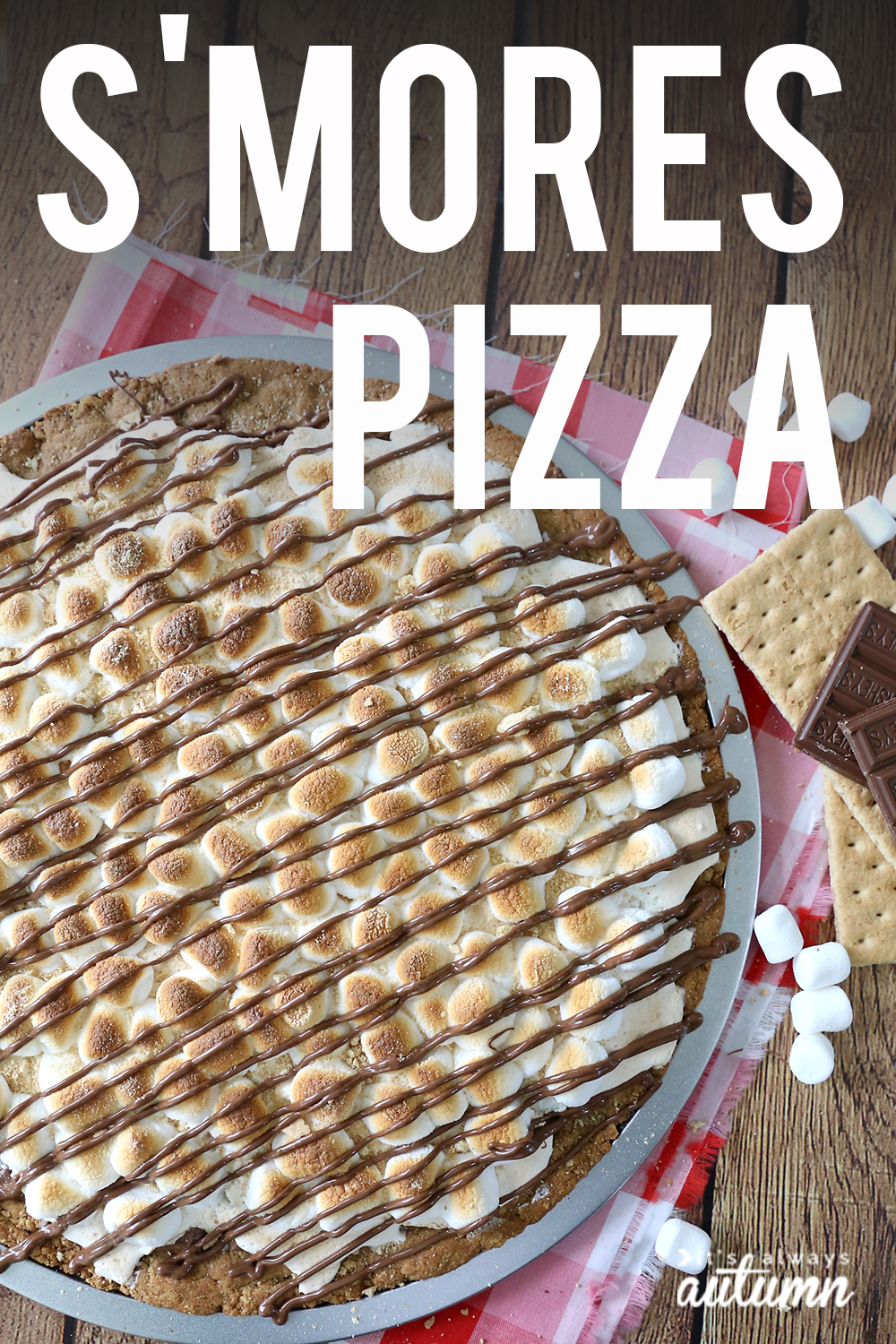 S\'mores pizza with graham crackers, chocolate and marshmallows