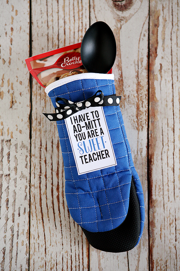 20 best teacher appreciation gifts! Cute, easy, practical + inexpensive ways to show teachers you appreciation them.