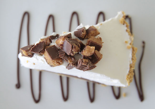 No bake Reese\'s cheesecake pie