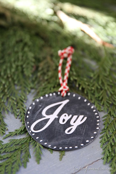 DIY Christmas ornament chalkboard circle that says Joy