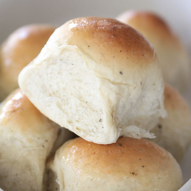 Garlic and herb dinner rolls