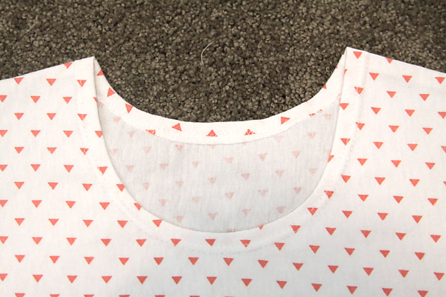 Finished neckline for play all day dress sewing tutorial