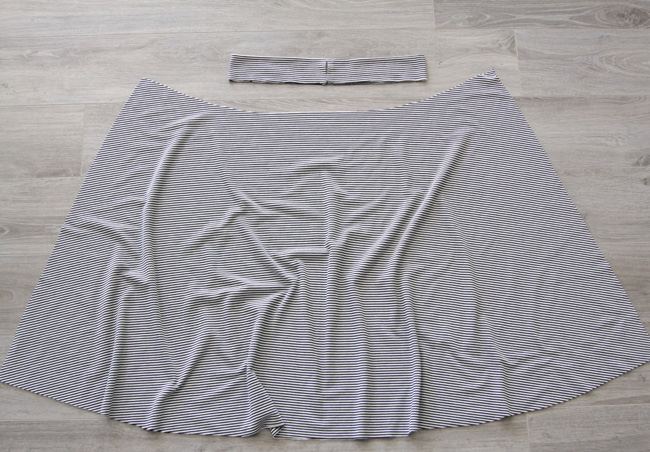 Waistband above skirt pieces