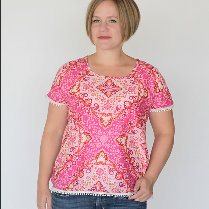 super easy blouse tutorial! It only takes two pattern pieces and a few seams to make, plus there's a free pattern in size L!