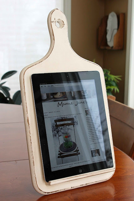 DIY Christmas gift idea: An iPad on a DIY stand