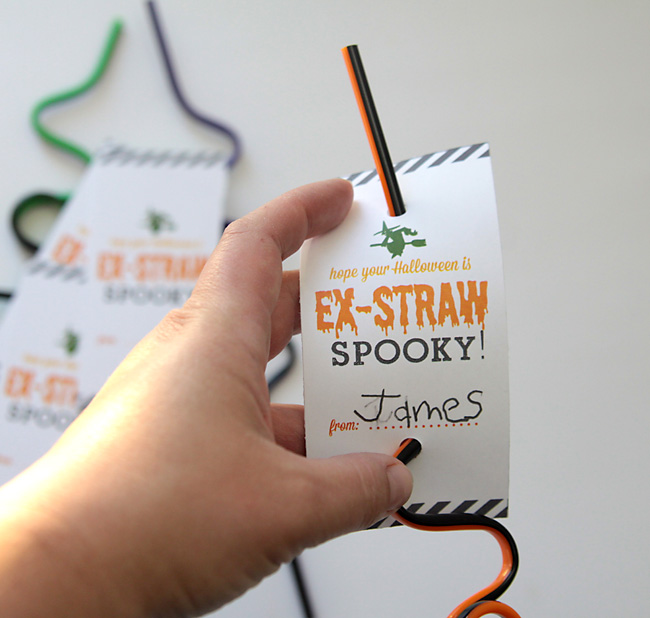 Placing Ex-straw spooky tag on a Halloween straw