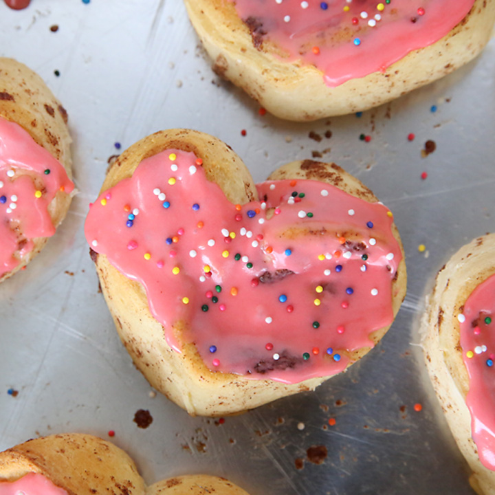 Valentine\'s Day cinnamon roll heart