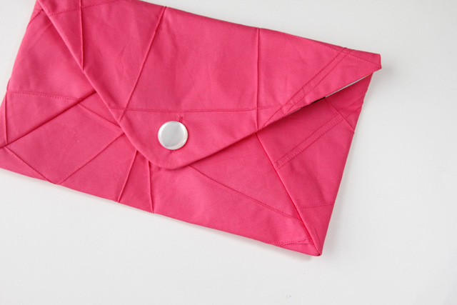 easy sewing project: foldover fabric clutch with button