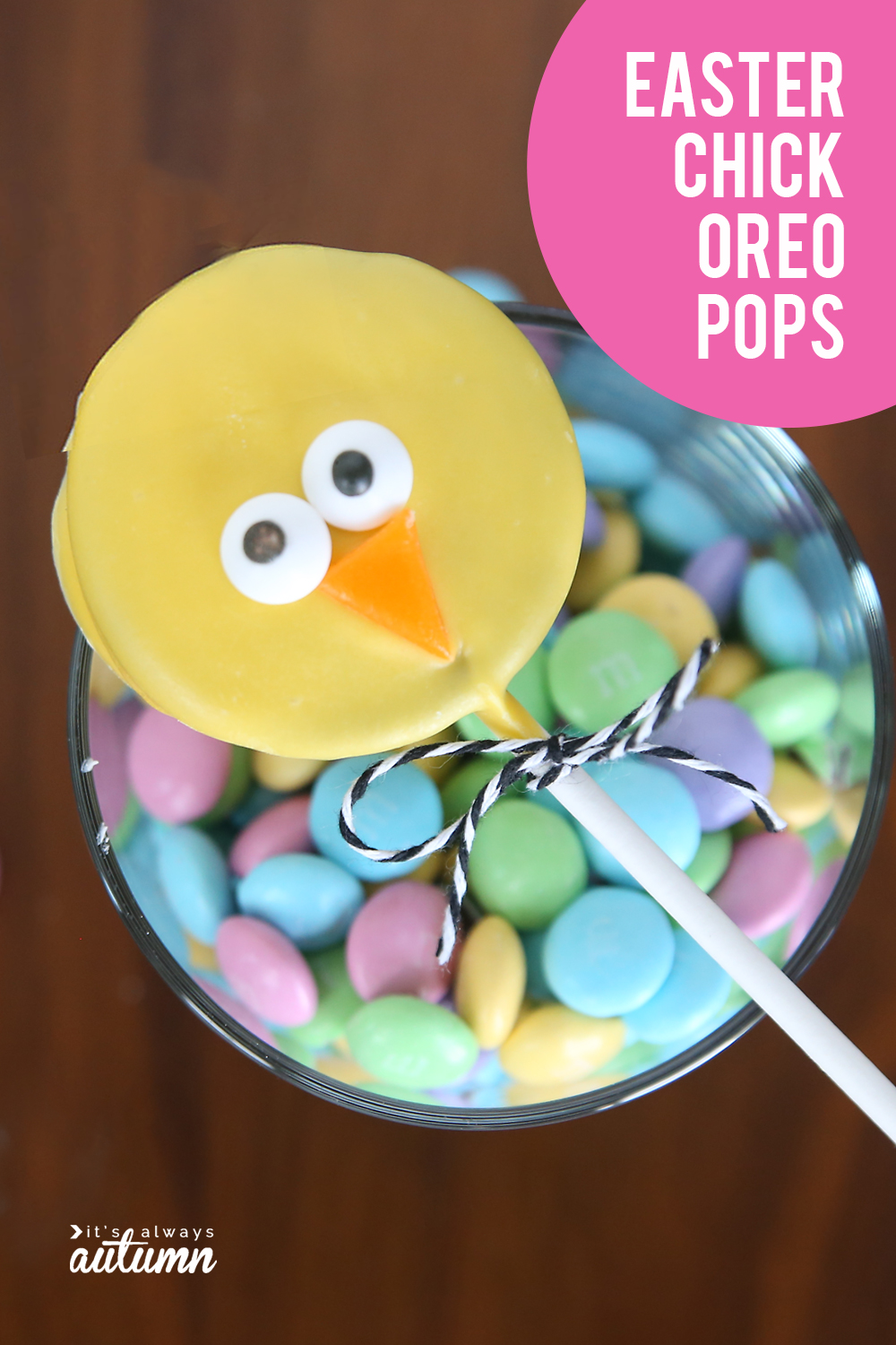 Easter Oreo pops! These chick and bunny Oreo pops are the perfect easy treat for Easter.