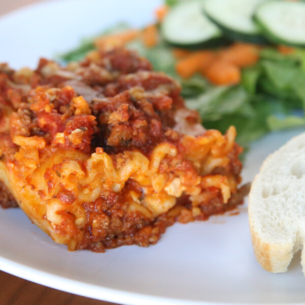 Did you know you can make lasagne in the crockpot? It's super easy and tastes great! Slow cooker lasagna recipe.