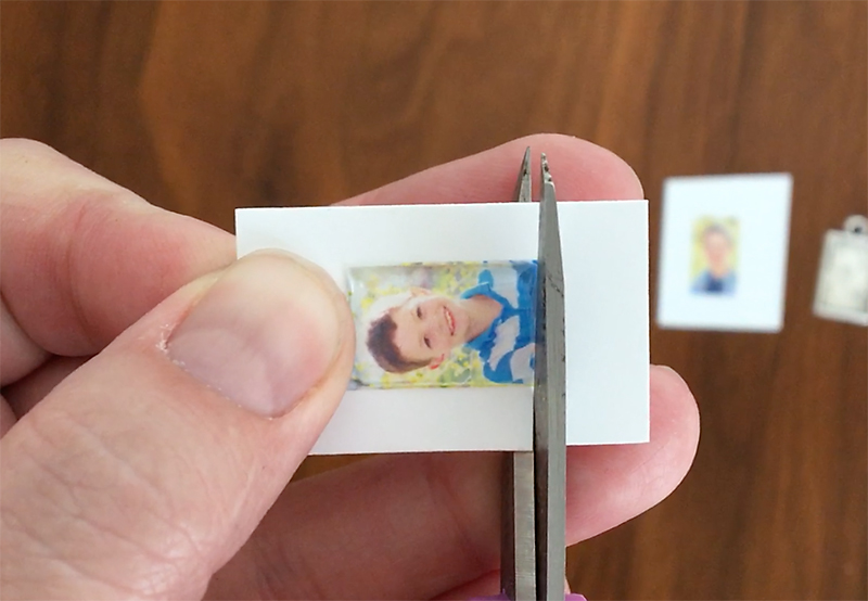 Cutting out tiny photo