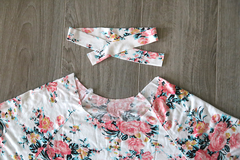 The neckline of the swing dress and the neckbinding piece