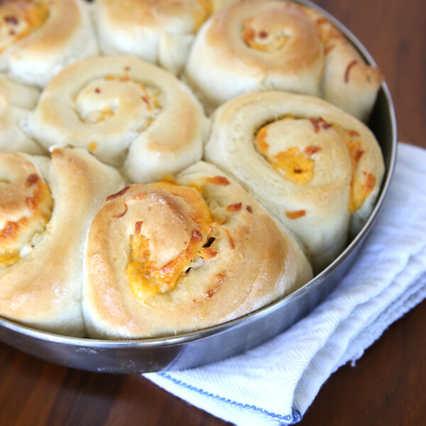 garlic cheese rolls in a round cake pan