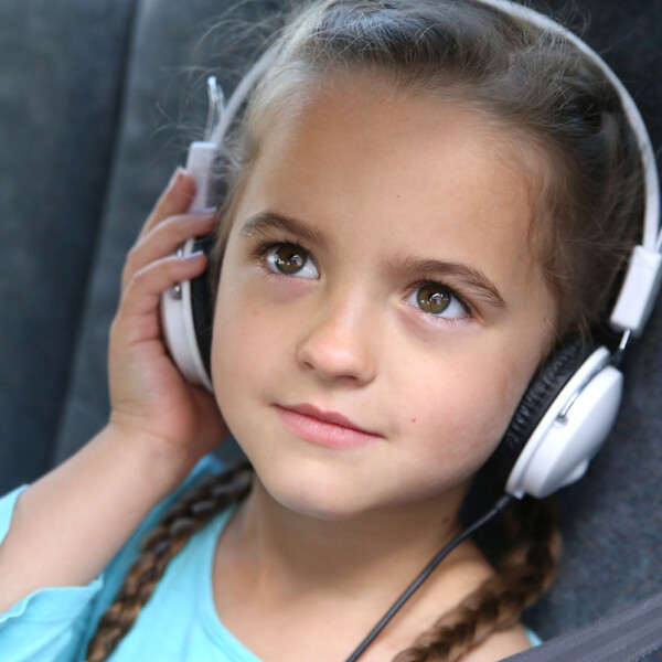 Great list of audiobooks to listen to in the car split up by age: kids, tween, teens, and adults. Perfect for long road trips!