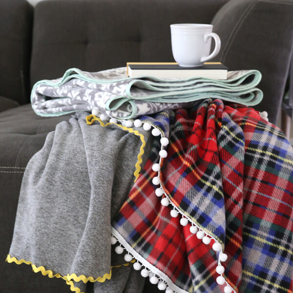 These fleece blankets are gorgeous! How to make easy trimmed fleece blankets. Great DIY Christmas or holiday gift idea!