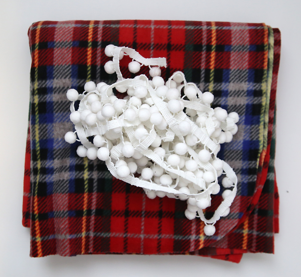 Fleece fabric with pom pom trim