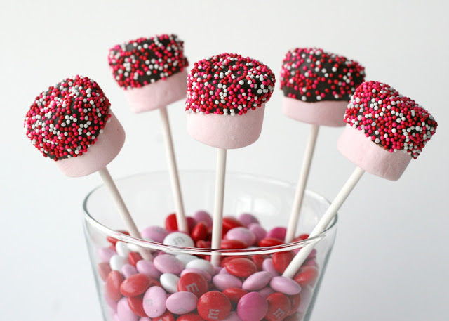 Chocolate dipped marshmallows Valentine\'s treat