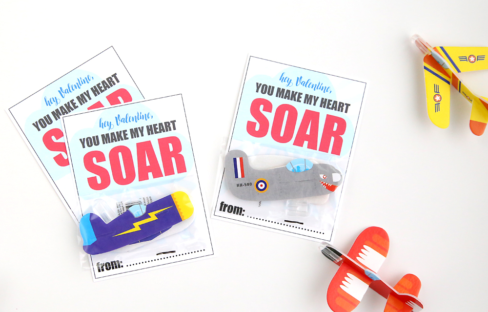 Printable Valentine\'s Day card with glider toy