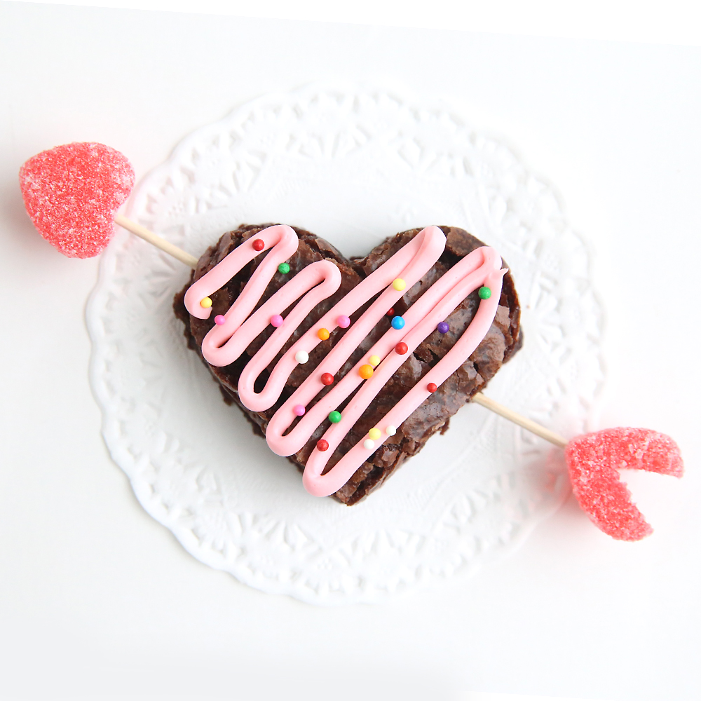 Such a cute Valentine's Day treat! Shot through the heart brownies. Easy Valentine recipe to make with your kids.