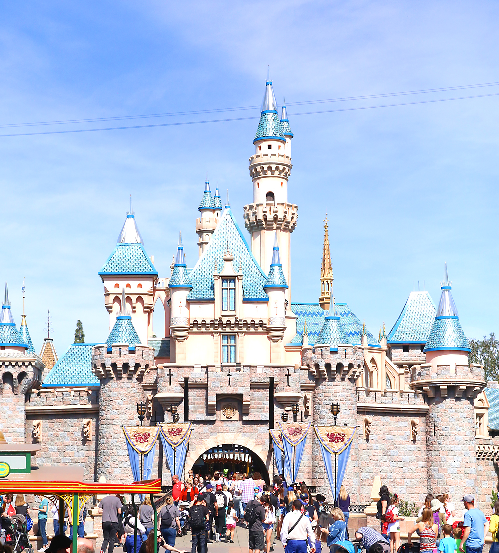 Cinderella\'s castle at Disneyland with many people