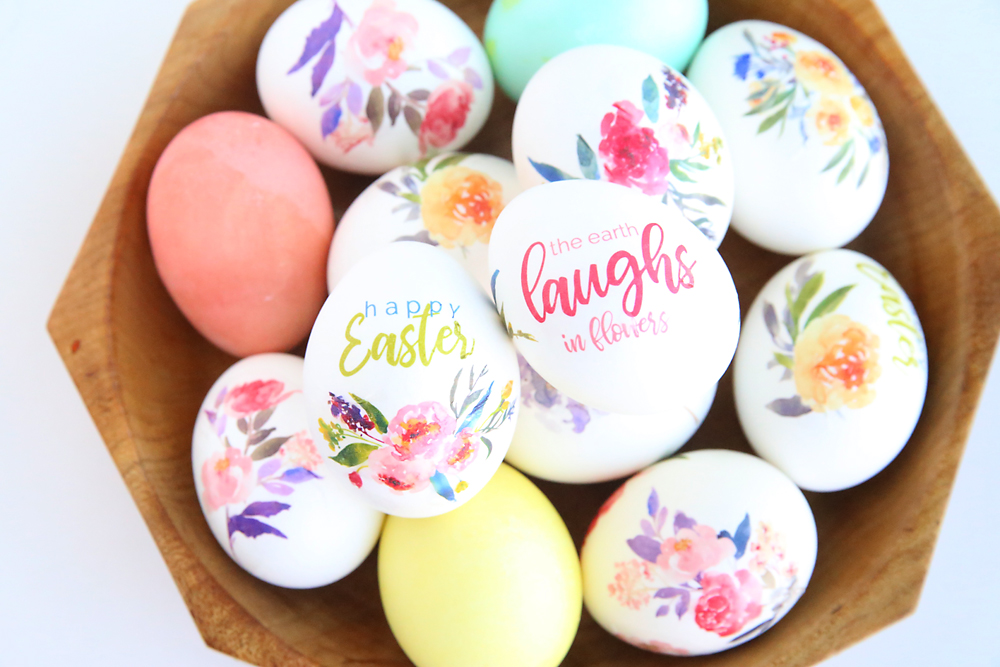 These are the prettiest Easter eggs I've ever seen! Plus they're so easy, kids can make them - you use temporary tattoo paper! Click over for the free printables.