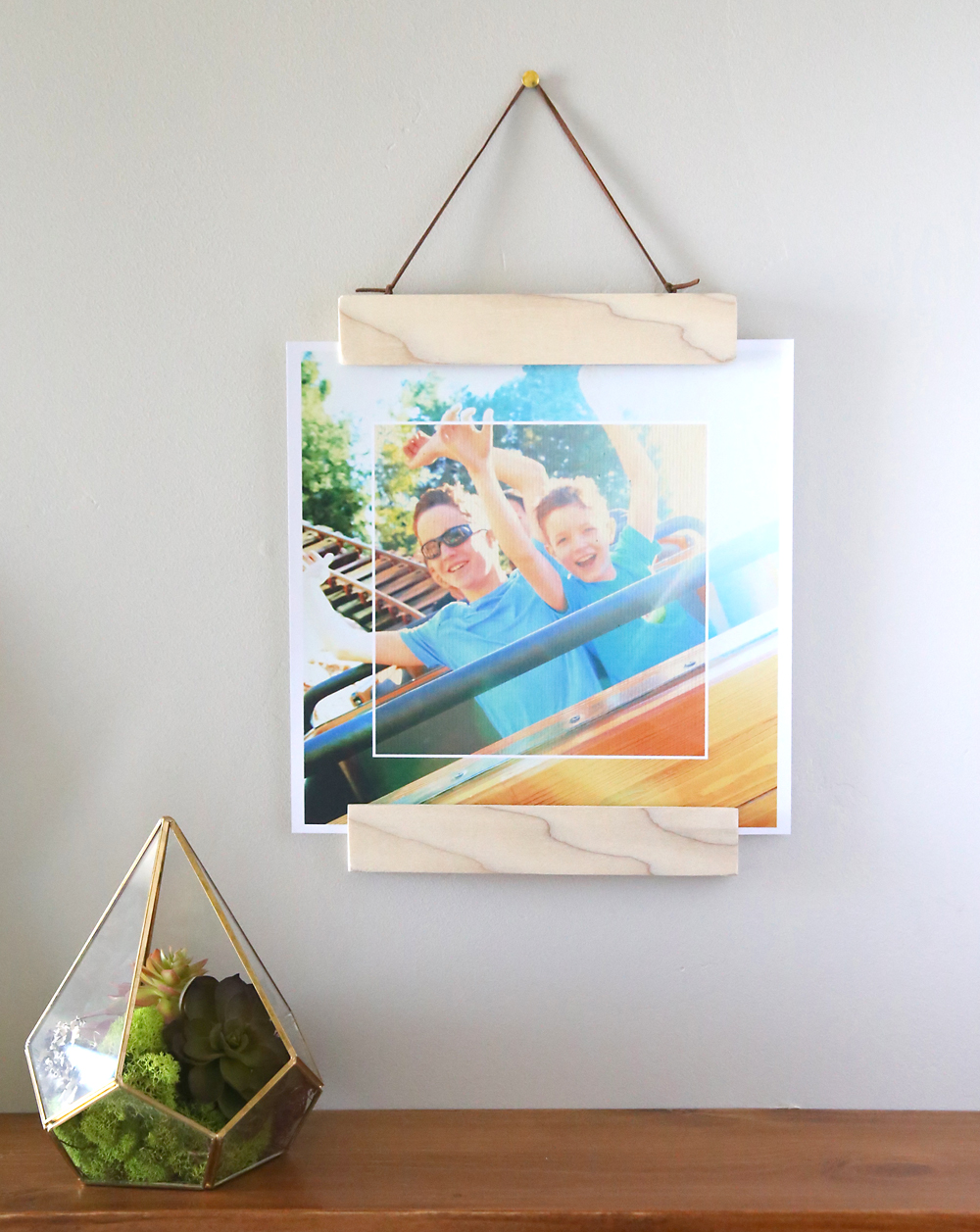 Learn how to make this DIY modern wood + magnet hanging photo frame - it's really easy to make and super easy to swap out photos! Also, learn how to add an effects collage to your photos with Photoshop Elements 15.