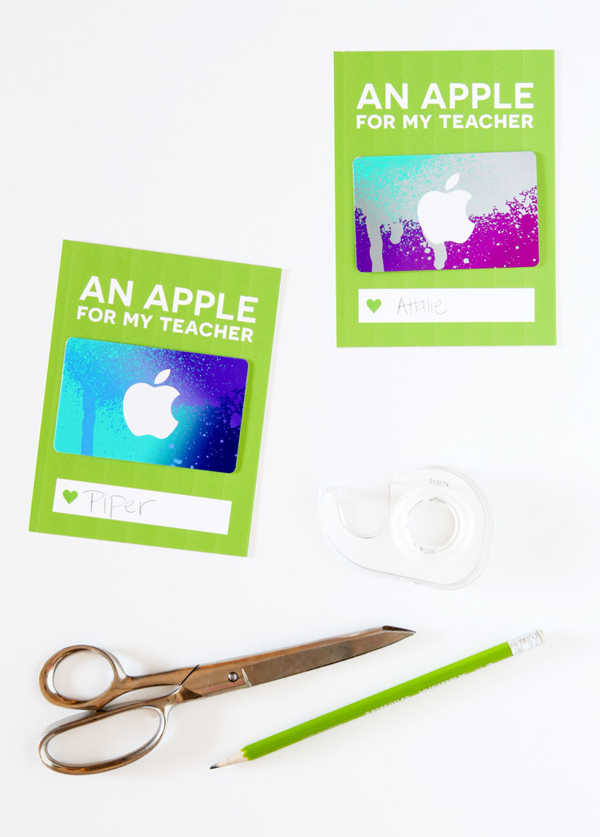 Gift card holders that say an apple for my teacher