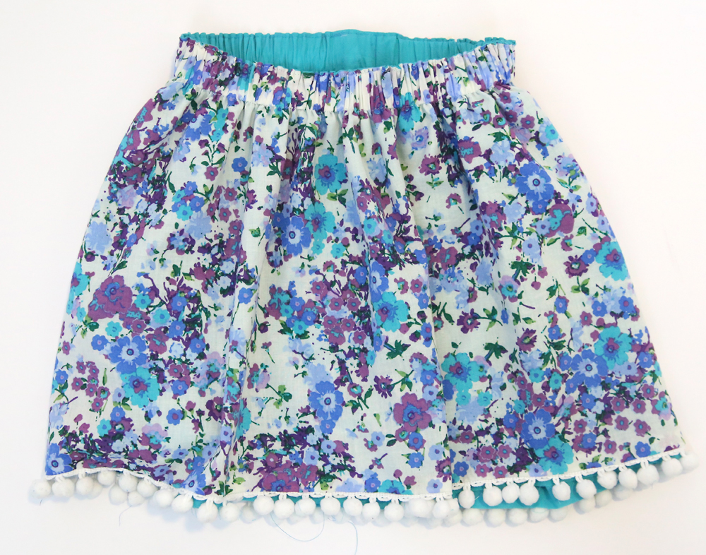 Reversible skirt with elastic gathering up the waistline