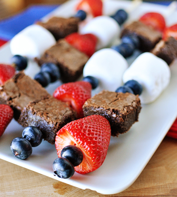 Kabob with brownie pieces, marshmallows and berries