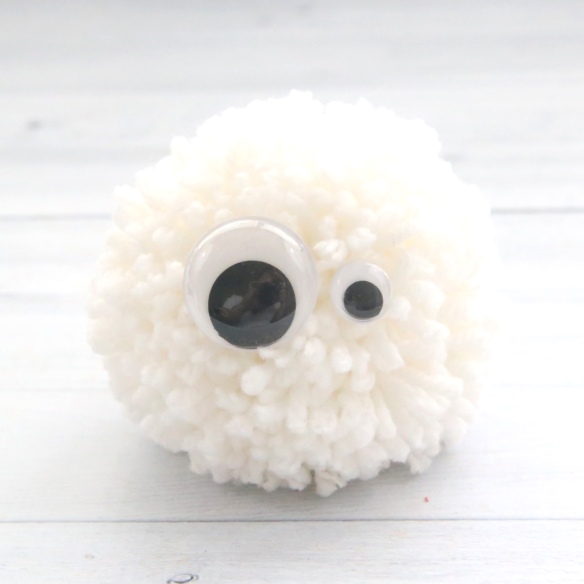 Halloween pom pom pals {easy kids' craft} It's Always Autumn