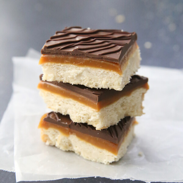 These caramel chocolate shortbread bars are like twix bars, but even better! Easy homemade twix bars recipe.