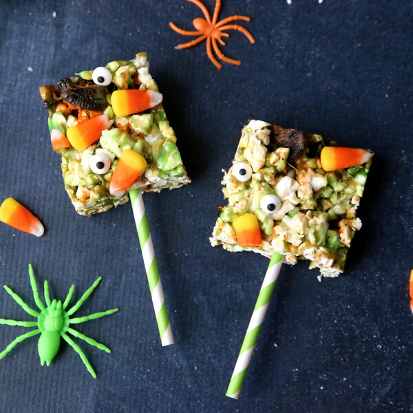 Easy halloween popcorn balls! I made them in bar form so they're even simpler. Fun Halloween treat to make with your kids.