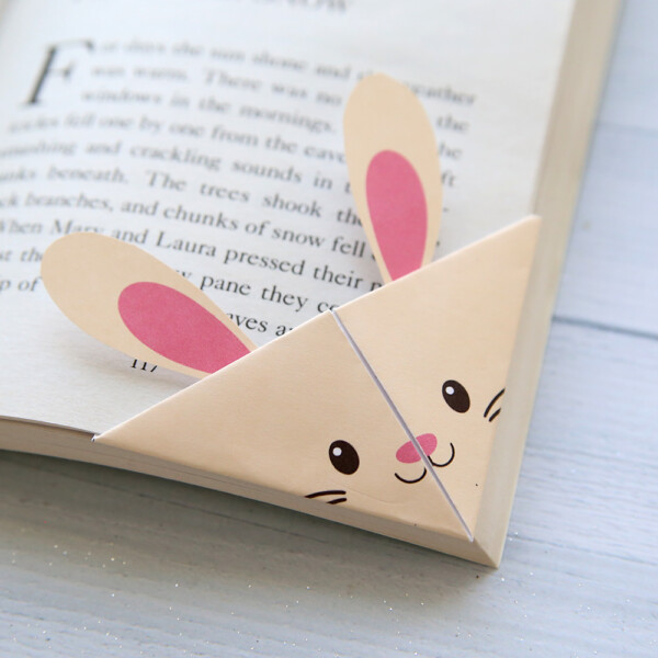Folded corner bookmark (bunny)