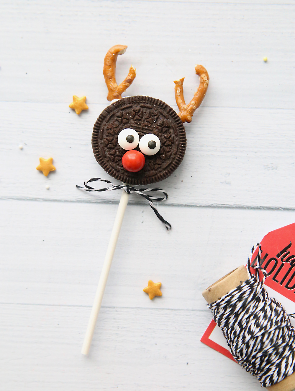 Christmas OREO pops are super cute and super easy! Fun Christmas treat to make with kids.