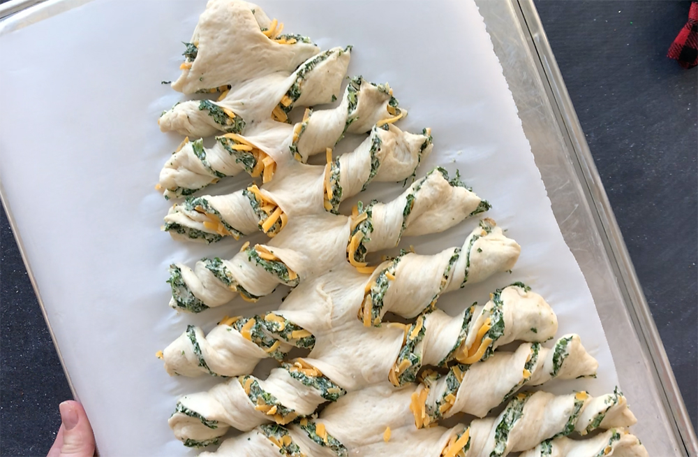 Spinach Dip Stuffed Crescent Roll Christmas Tree ⋆ Real Housemoms