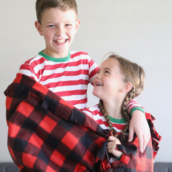 I love this pretty fleece blanket with a fringed edge. How to make a fleece blanket.