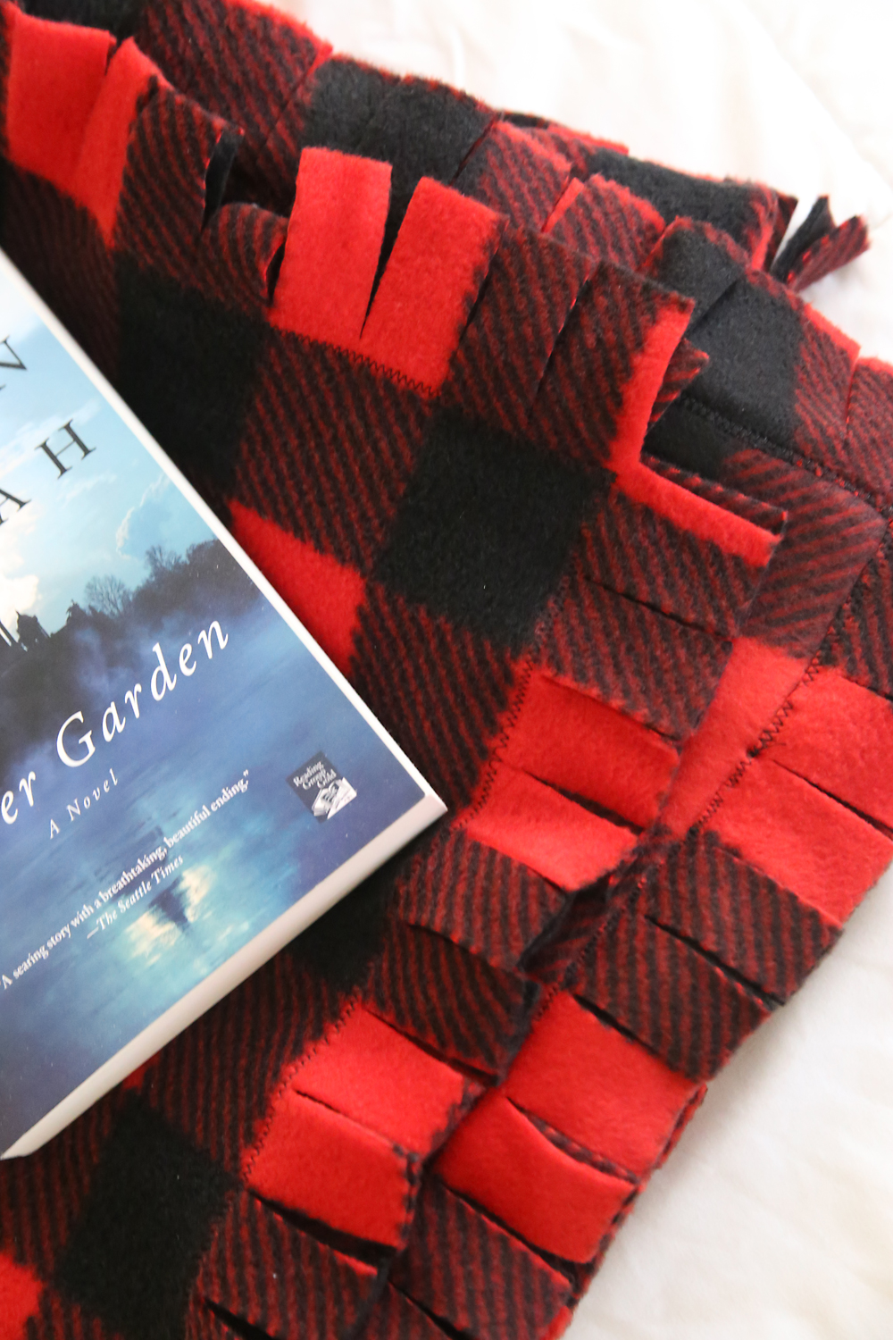 How to make an easy fringed fleece blanket (no knots!) It's Always Autumn